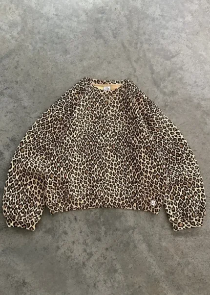 AKIMBO CREWNECK – LEOPARD (1)