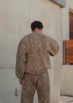 AKIMBO CREWNECK – LEOPARD (2)