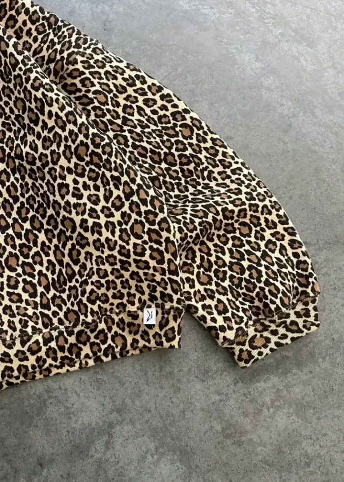AKIMBO CREWNECK – LEOPARD (5)